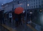 Ден 111: Времето е дъждовно и протестно