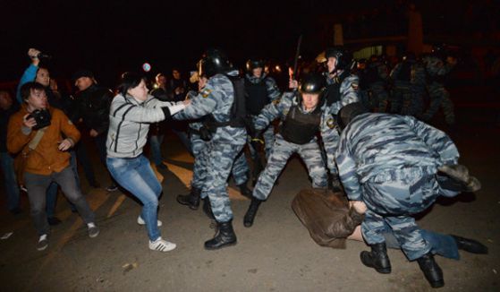 Сблъсъци на протест в Русия, 400 са арестувани