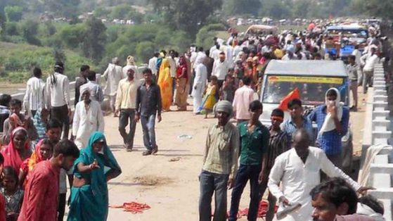 Десетки загинаха по време на хиндуистки фестивал в Индия, Снимка: BBC