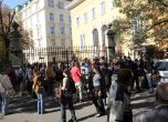 Студентската окупация на СУ на 27 октомври - денят, в който бръснати глави, предвождани от депутат, се опитаха да нахлуят в Алма матер. Снимка: Сергей Антонов
