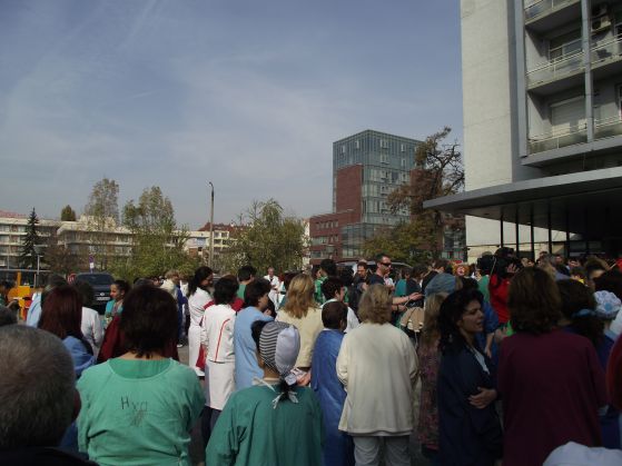 Лекарите заплашиха с протести, ако не се договорят с властта до края на деня