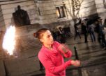 Шоу с огнени факли на вечерния протест (снимки)