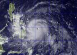 Сателитна снимка на тайфуна, връхлетгя Филипините, напрвена от US Naval Research Lab