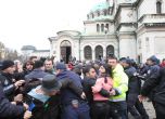 Би Би Си: България протестира, сблъсъци пред парламента