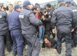 Полицейско насилие в деня на обсадата на парламента - 12.11.2013 г. Снимка: Сергей Антонов