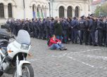 Протестна мрежа към полицаите: Молим Ви, не бъдете с тях, не пазете марионетки
