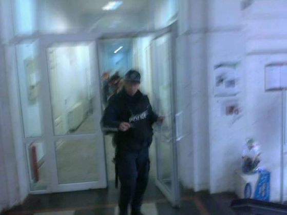 Полиция влезе във ФЖМК. Снимка: NOрешарски