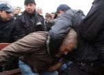 Ексдепутат попадна в "прегръдката" на полицията