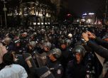 Полицаите, охраняващи протеста, спят в 4-звезден хотел