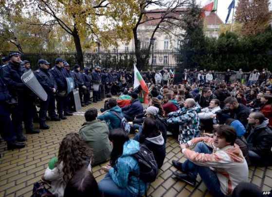 Би Би Си: Българските студенти са решени да свалят системата