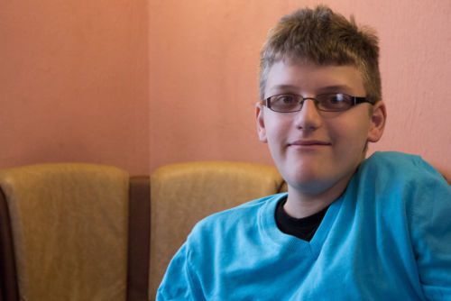 МОН по случая "Александър": Не можем да возим до училище деца в инвалидни колички