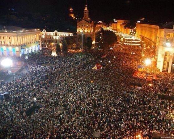 По данни на опозицията близо 500 хил. души се събраха на 1 декември 2013 година в Киев. Снимка: Twitter
