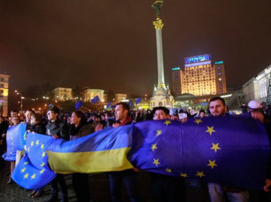 Протестите в Киев срещу решението на кабинета да спре процеса на присъединяване към Евросъюза продължават