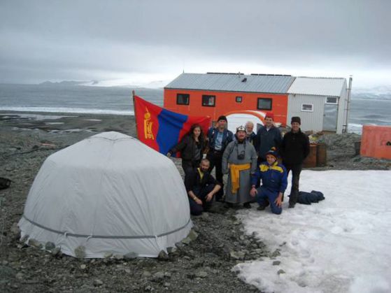  Българските антарктици отпътуват за о. Ливингстън 
