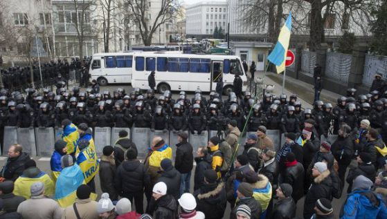 Протестиращите в Украйна затегнаха мерките за сигурност на Евромайдана