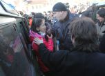 Едно от задържаните момичета. Снимка: Сергей Антонов