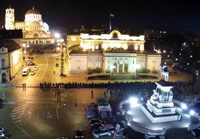 Стотина души протестраха пред Народното събрание