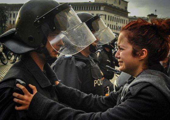 СДВР привика и 15-годишната Деси за обяснения защо ходи по протести
