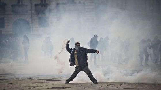 Протестите в Торино не се разминаха без сблъсъци с полицията. Снимка:  lastampa.it
