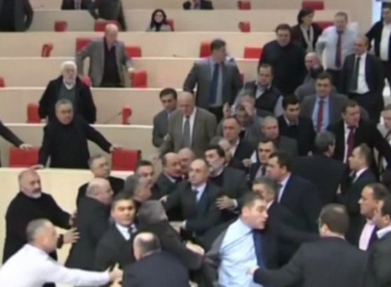 Меле в грузинския парламент заради кризата в Украйна (видео)