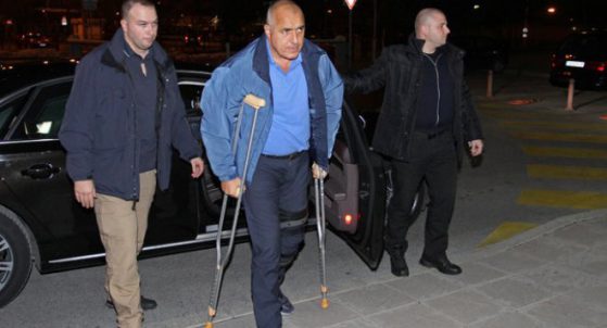 Бойко Борисов с патерици.