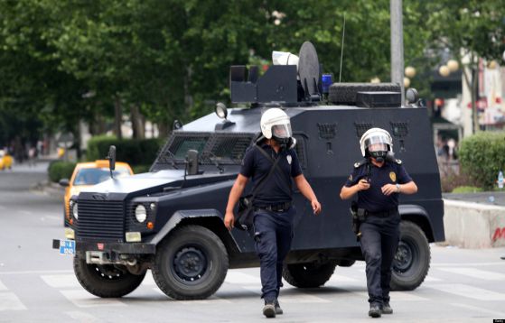 Турската полиция задържа синовете на трима министри