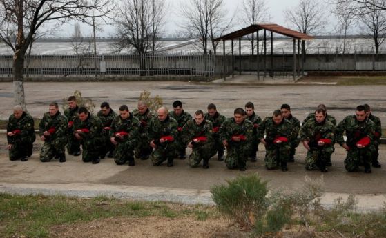 Военни почетоха паметта на загиналите в Кербала българи