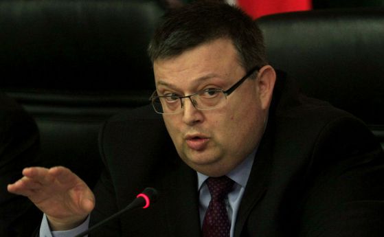 Цацаров погва корумпирани магистрати с екип от ДАНС