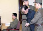 Чан Сон Таек се изправя пред военния трибунал.