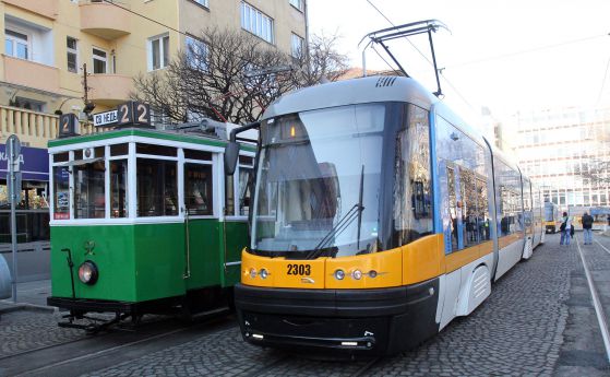 Нови трамваи с нисък под и климатик тръгнаха в София  (снимки)
