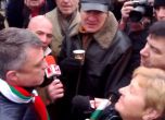 Петното едва не наби възрастна жена на протеста (видео)