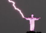 Мълния отчупи пръста на статуята на Исус Христос в Рио