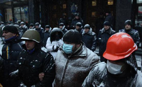 1400 ранени на протестите в Киев (на живо)