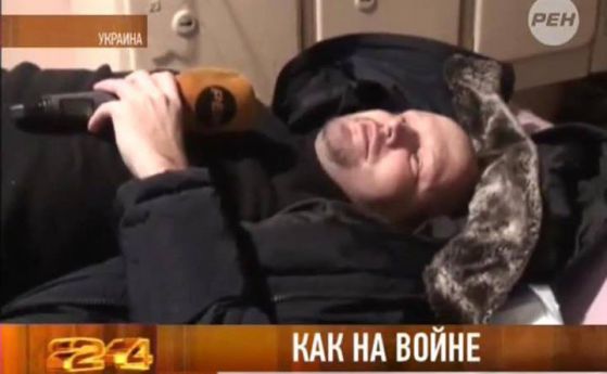 Граната избухна в краката на журналист в Киев (видео)