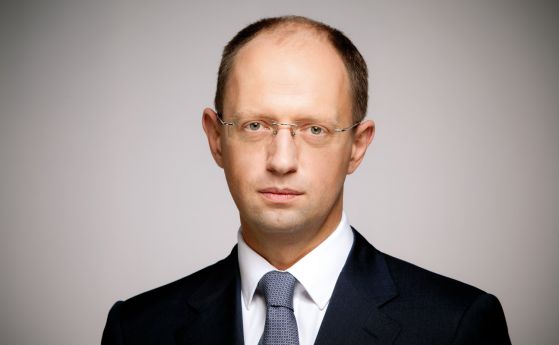 Арсен Яценюк, лидер на опозиционната партия 