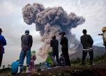 Вулкан в Индонезия отне живота на най-малко 14 души