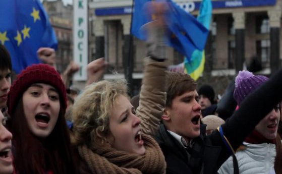 Протестиращите в Киев създадоха женска рота за самоотбрана