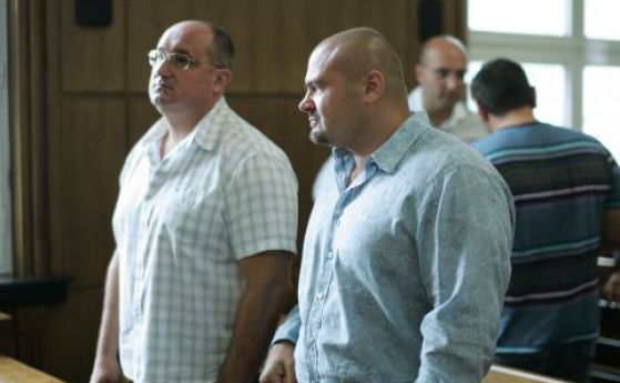 Осъдените братя Галеви - Ангел Христов и Пламен Галев, на 4 и 5 години затвор. Снимка: БГНЕС
