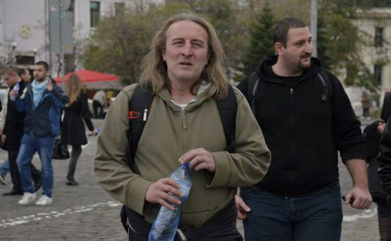 Приятели издирват изчезнал след пресконференция мъж