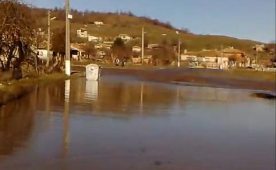 Рязкото затопляне наводни село Батово