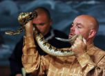 Водещ на National Geographic умря от ухапване от змия