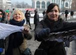 Протест в защита на правото да се носи синтетично бельо в Казахстан.