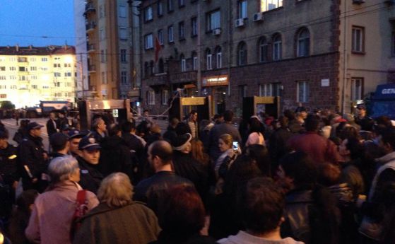 Напрежение край  паметника на Левски заради Сидеров