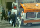 Линейка ползвана за хамалски услуги - вози мебели вместо пациенти (снимки)
