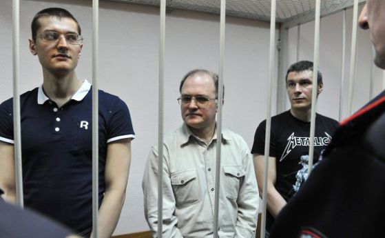 Осъдиха на затвор 7 души за протест срещу Путин