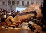 Москва осъди събарянето на паметници в Украйна (видео)