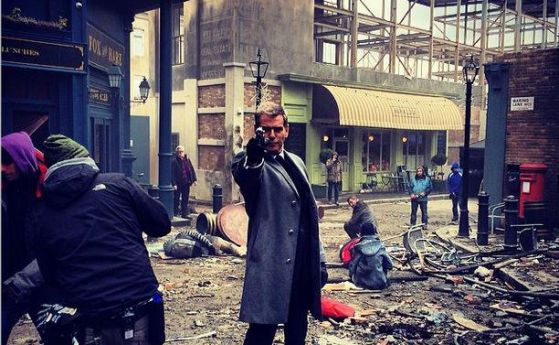 Пиърс Броснан на снимачната площадка на "Сървайвър"