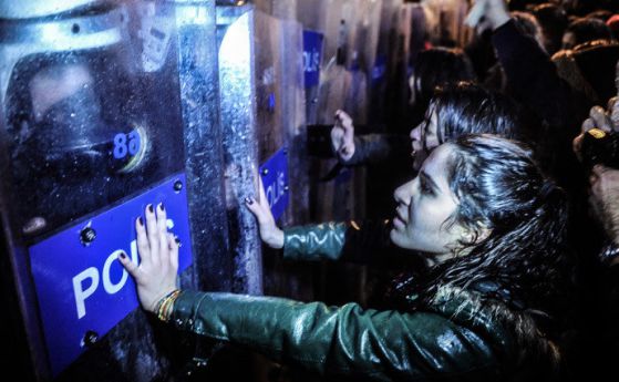 Турската полиция разпръсна женски протест на „Таксим“