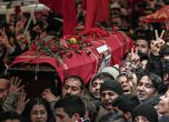 Хиляди скандират "Ердоган, убиец" на погребението на дете, убито с граната сълзотворен газ