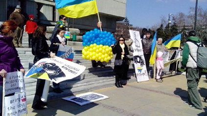 Украинци протестираха  във Варна срещу руската инвазия в родината им